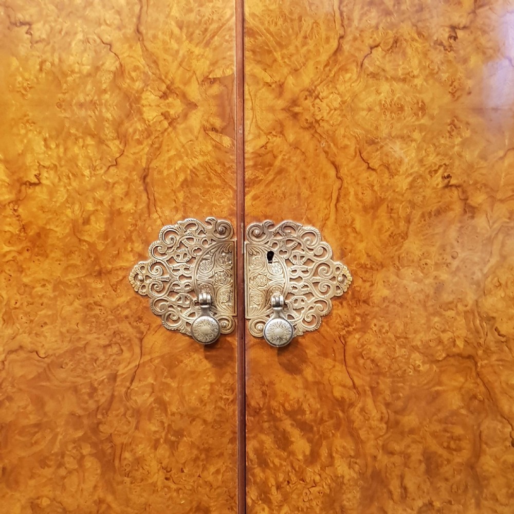 ANTIQUE BURR WALNUT QUEEN ANNE DOUBLE WARDROBE C1920 View VI