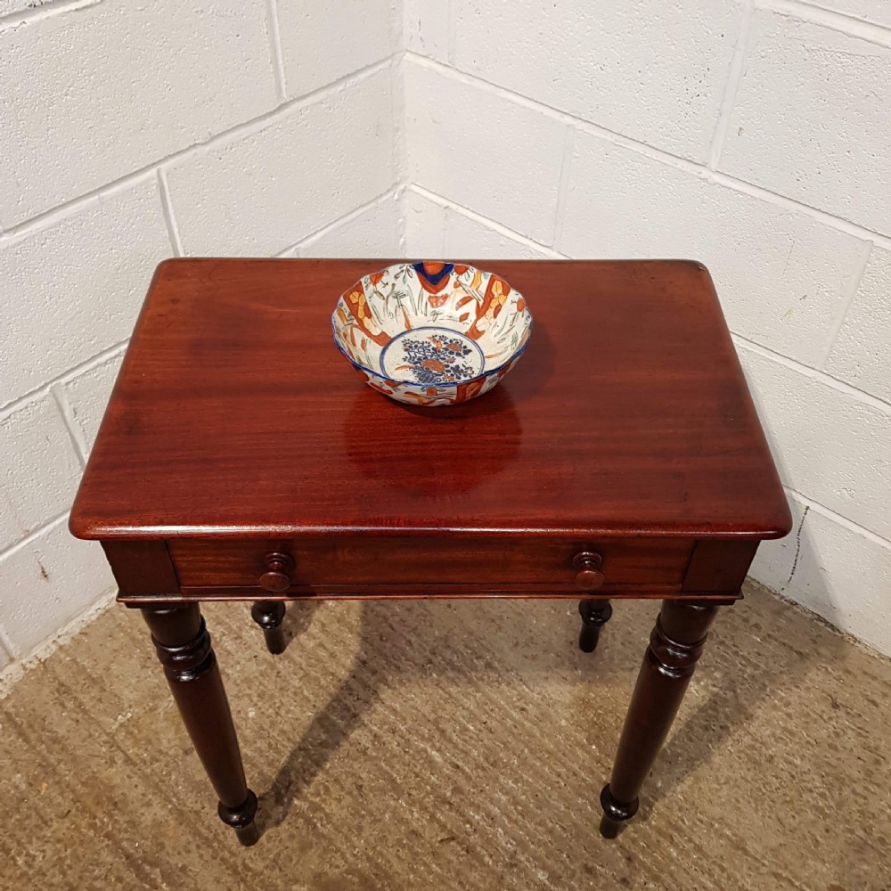 ANTIQUE EARLY VICTORIAN SMALL MAHOGANY SIDE LAMP TABLE C1850 View II