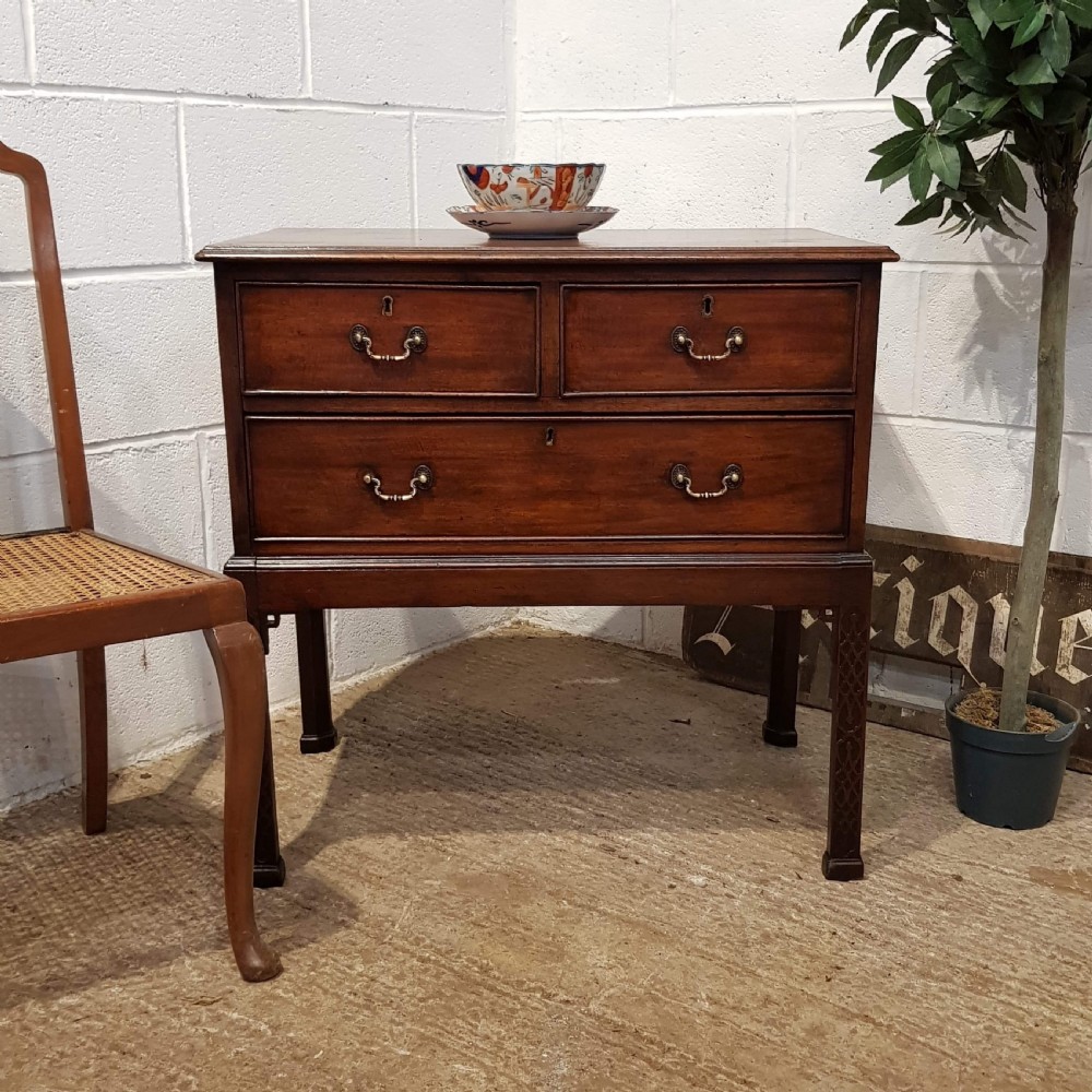 ANTIQUE EDWARDIAN MAHOGANY CHIPPENDALE DWARF CHEST OF DRAWERS ON STAND C1900