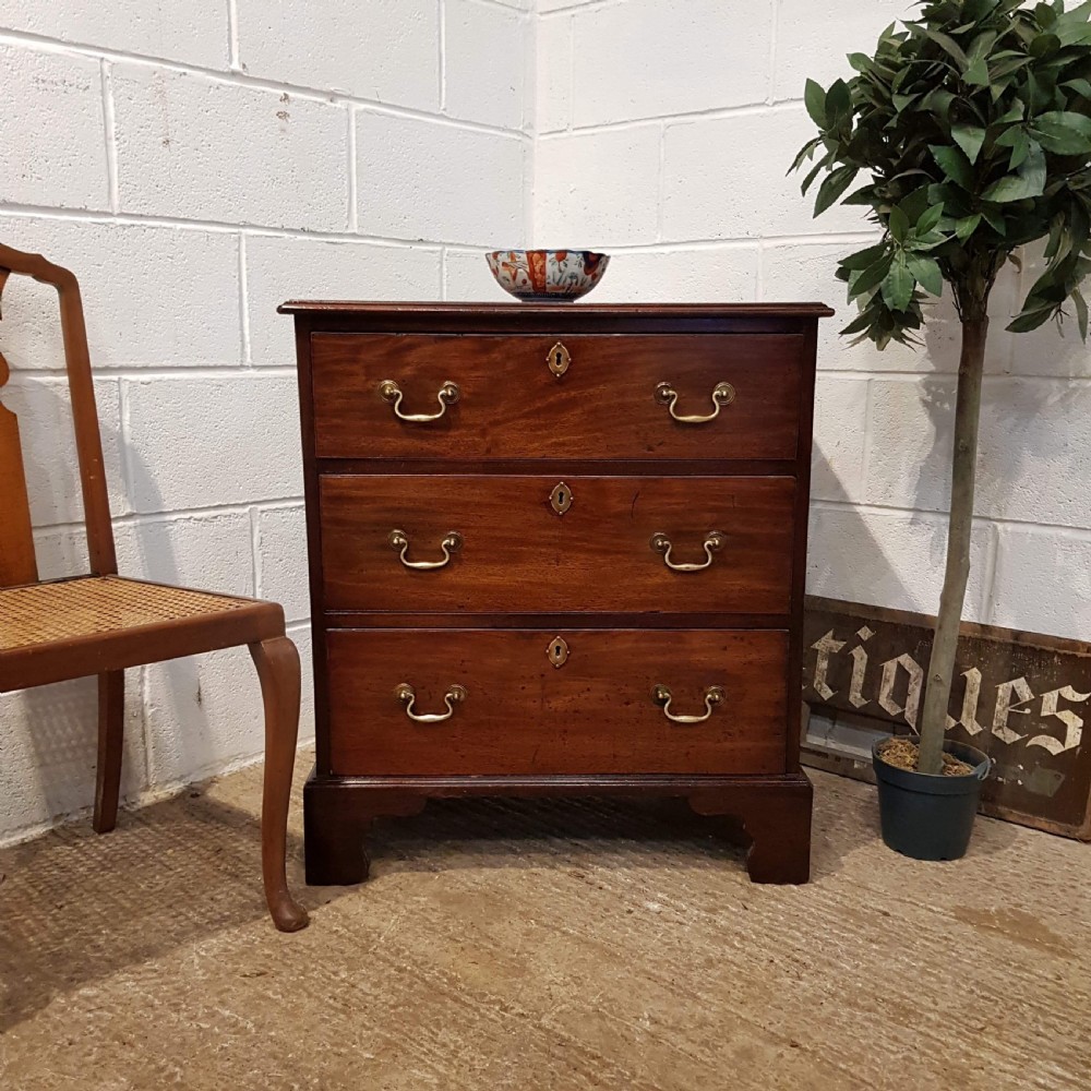 ANTIQUE GEORGIAN PERIOD MAHOGANY DWARF CHEST OF DRAWERS C1780