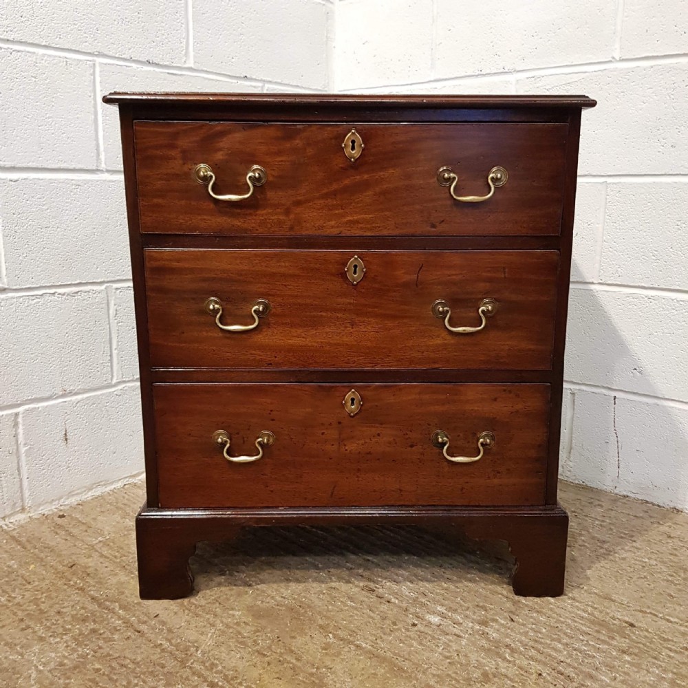 ANTIQUE GEORGIAN PERIOD MAHOGANY DWARF CHEST OF DRAWERS C1780 View V