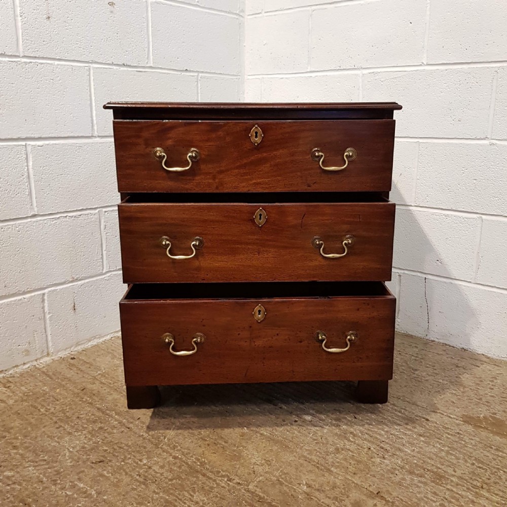 ANTIQUE GEORGIAN PERIOD MAHOGANY DWARF CHEST OF DRAWERS C1780 View VI