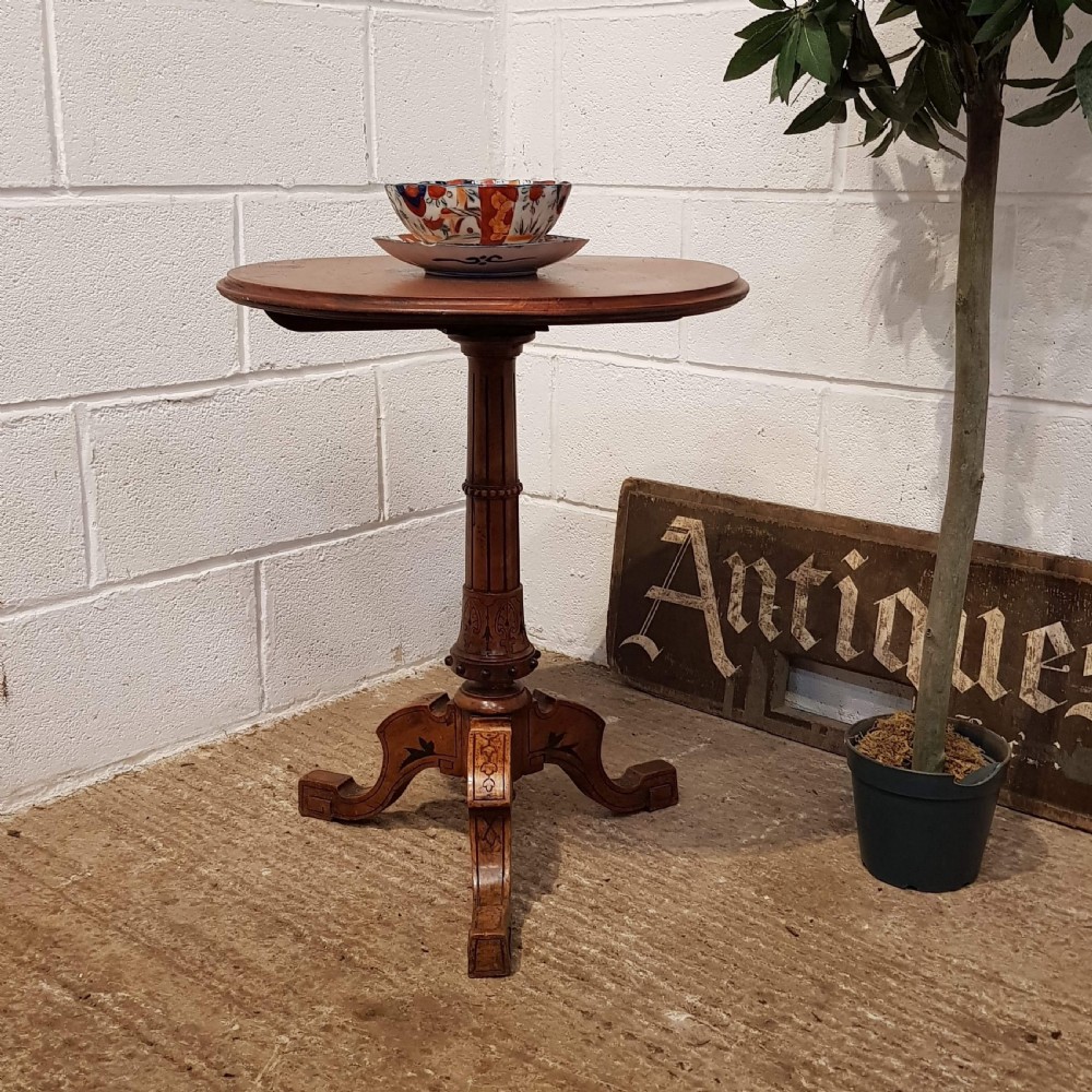 ANTIQUE VICTORIAN WALNUT TRIPOD LAMP TABLE C1880