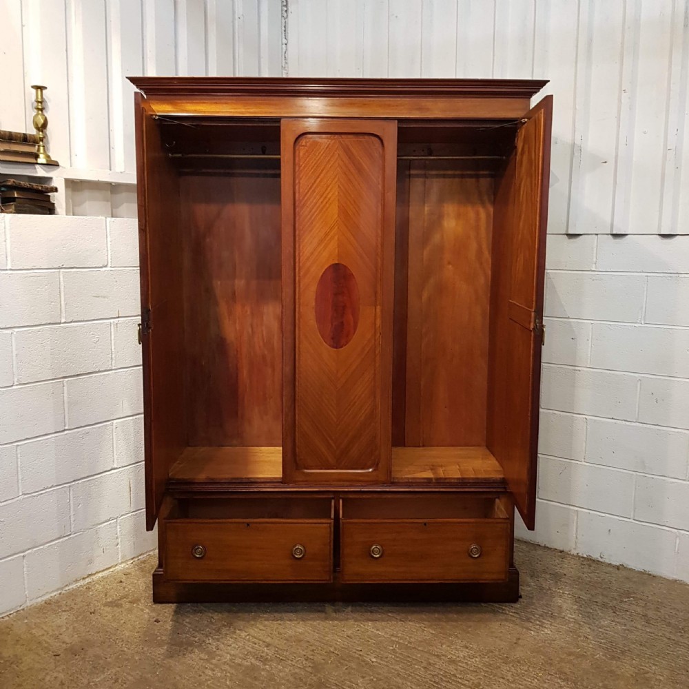 ANTIQUE EDWARDIAN MAHOGANY TRIPLE WARDROBE C1900 View III