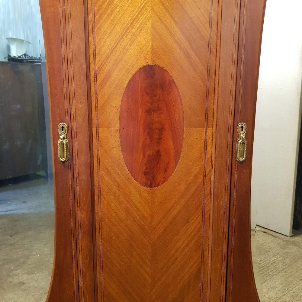 ANTIQUE EDWARDIAN MAHOGANY TRIPLE WARDROBE C1900 View V