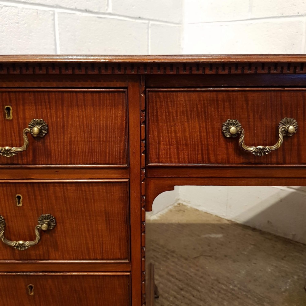 ANTIQUE MAHOGANY LEATHER TOP TWIN PEDESTAL DESK C1920 View II