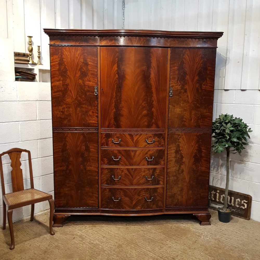 ANTIQUE EDWARDIAN CHIPPENDALE FLAMED MAHOGANY TRIPLE WARDROBE C1900