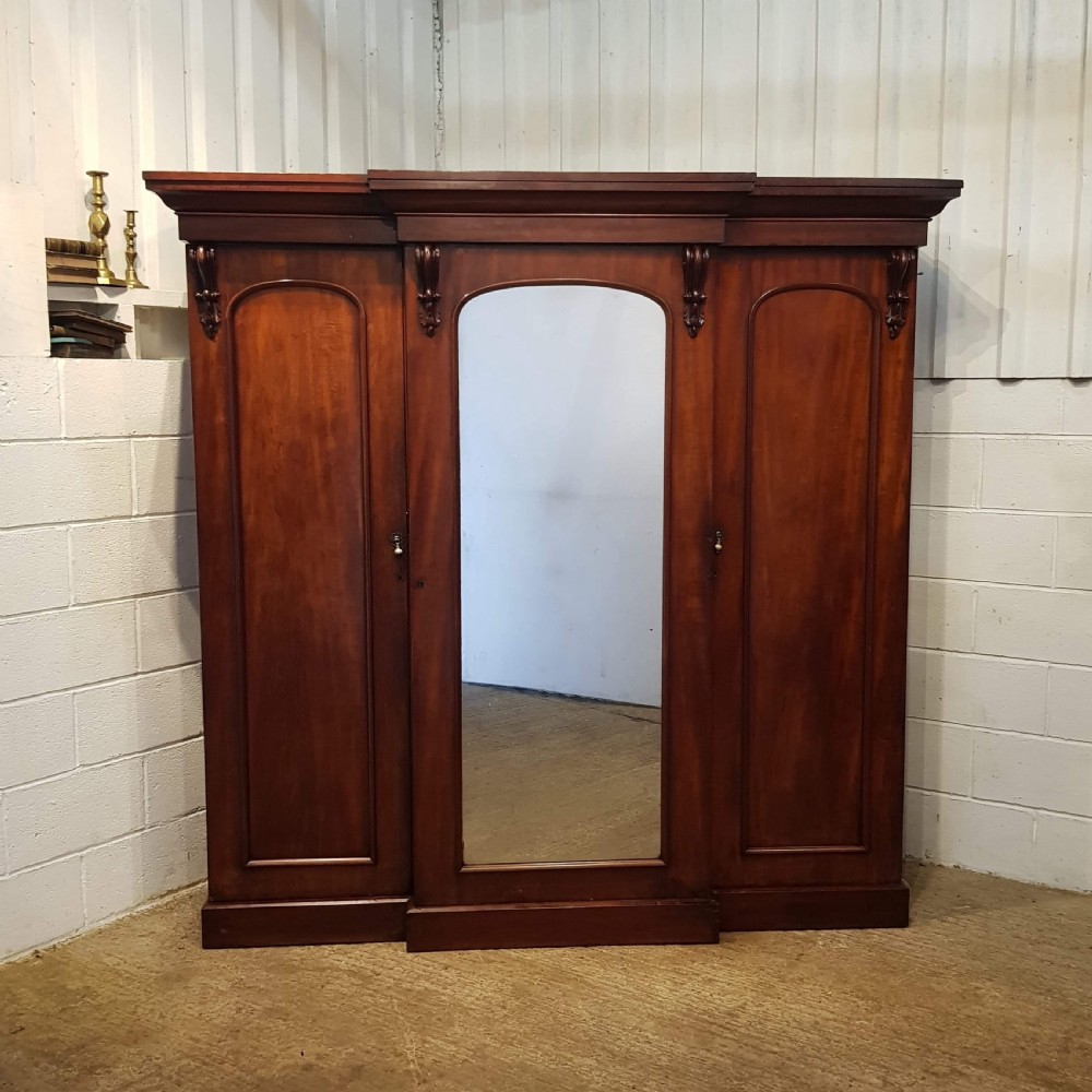 ANTIQUE VICTORIAN MAHOGANY BREAKFRONT TRIPLE WARDROBE COMPACTUM C1880 View VI