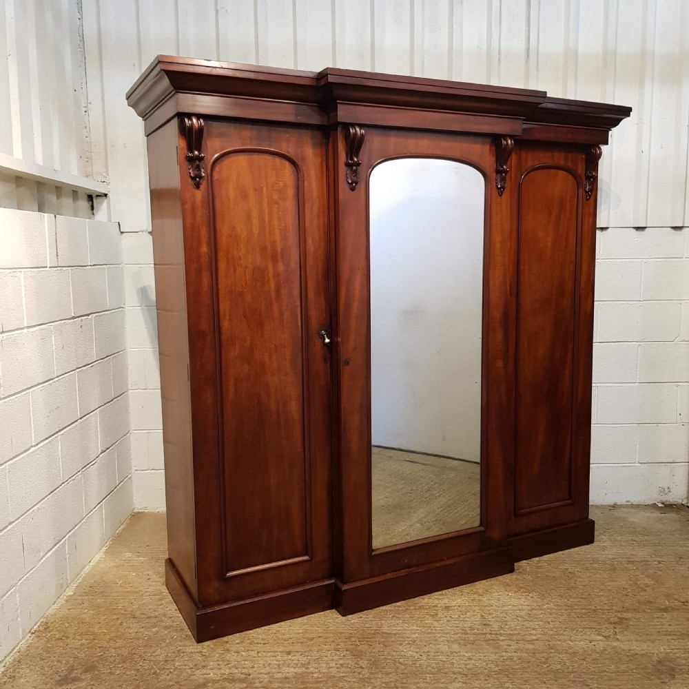 ANTIQUE VICTORIAN MAHOGANY BREAKFRONT TRIPLE WARDROBE COMPACTUM C1880 View VII