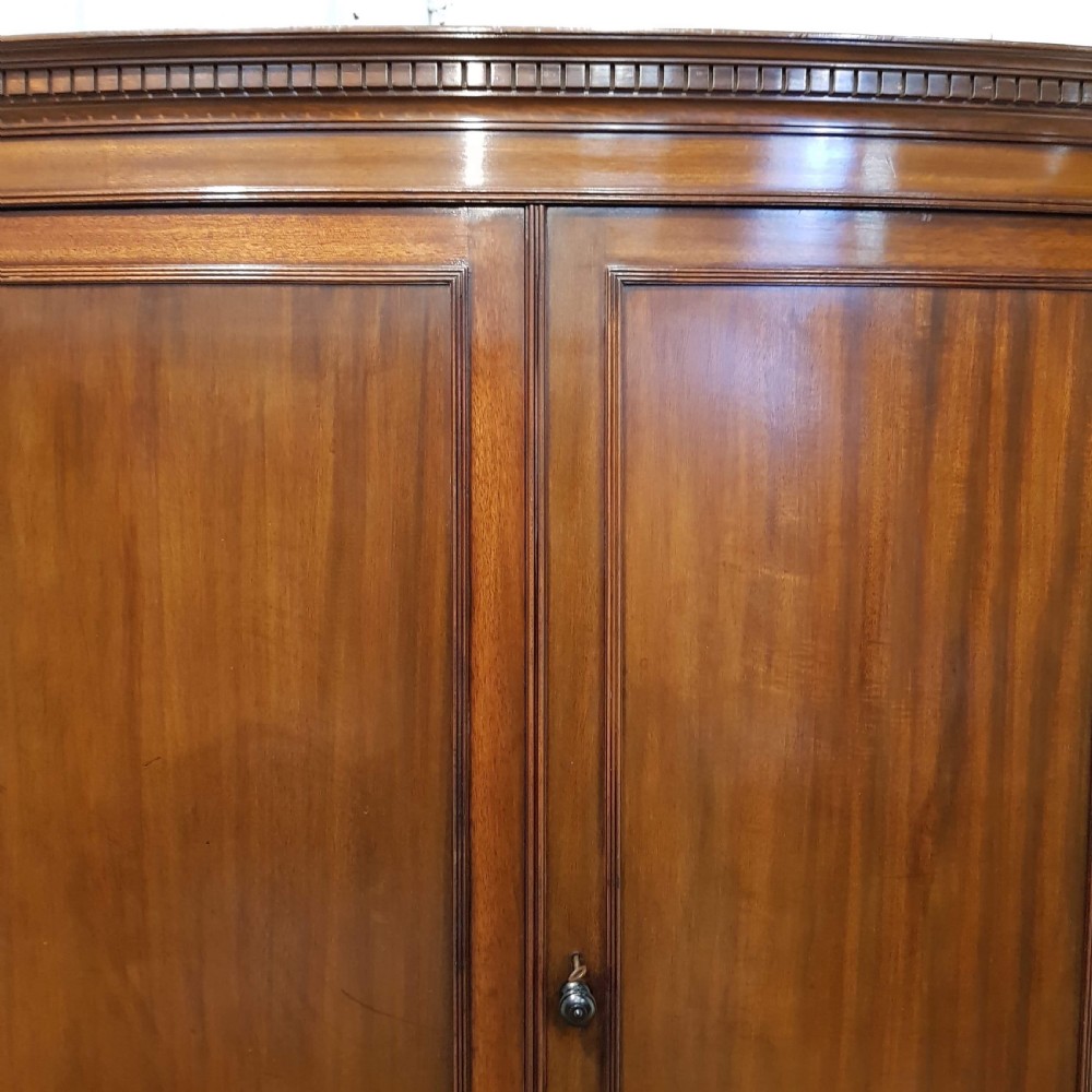 ANTIQUE EDWARDIAN MAHOGANY BOW FRONT WARDROBE C1900 View III