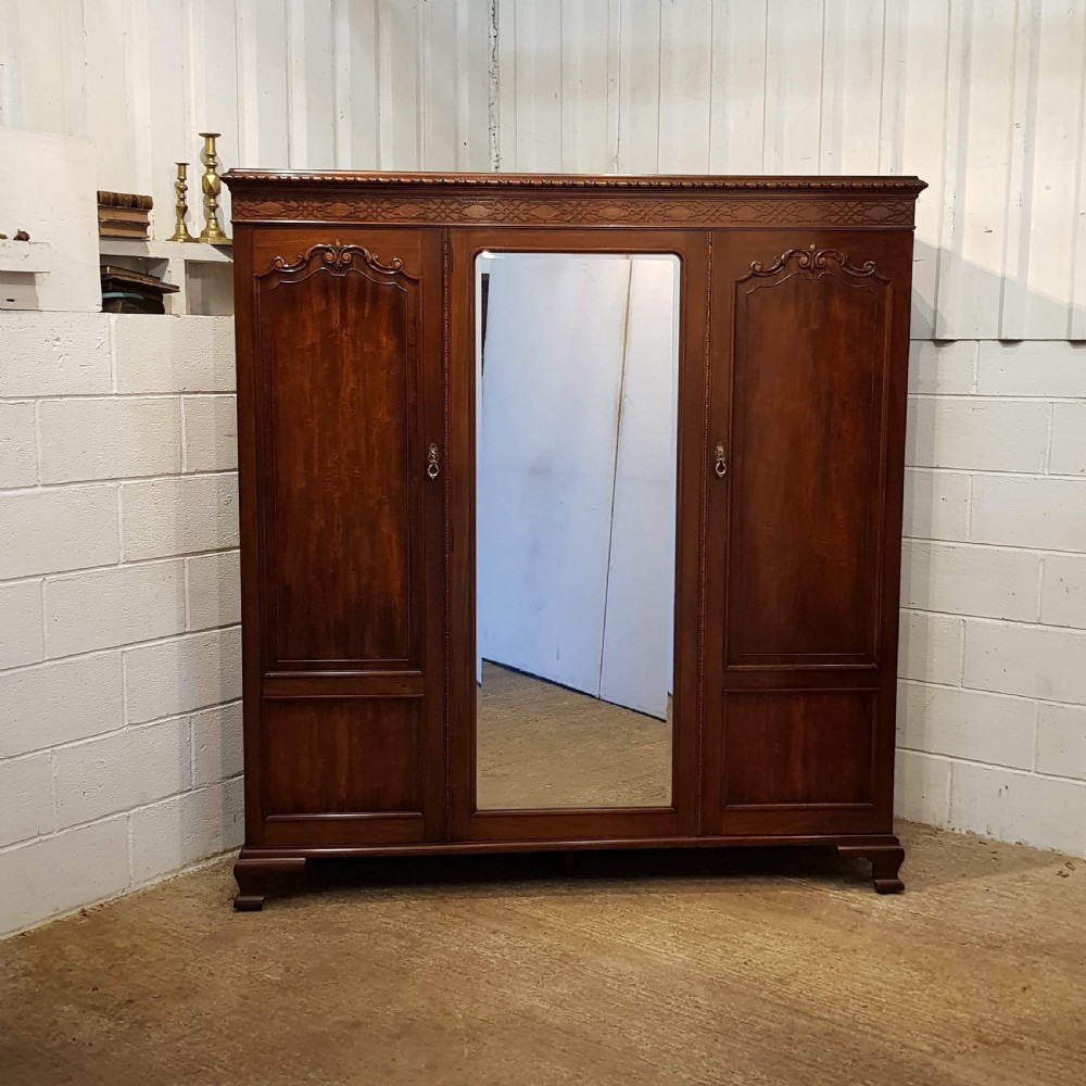 ANTIQUE EDWARDIAN CHIPPENDALE MAHOGANY TRIPLE WARDROBE BY WARING & GILLOWS C1900 View II
