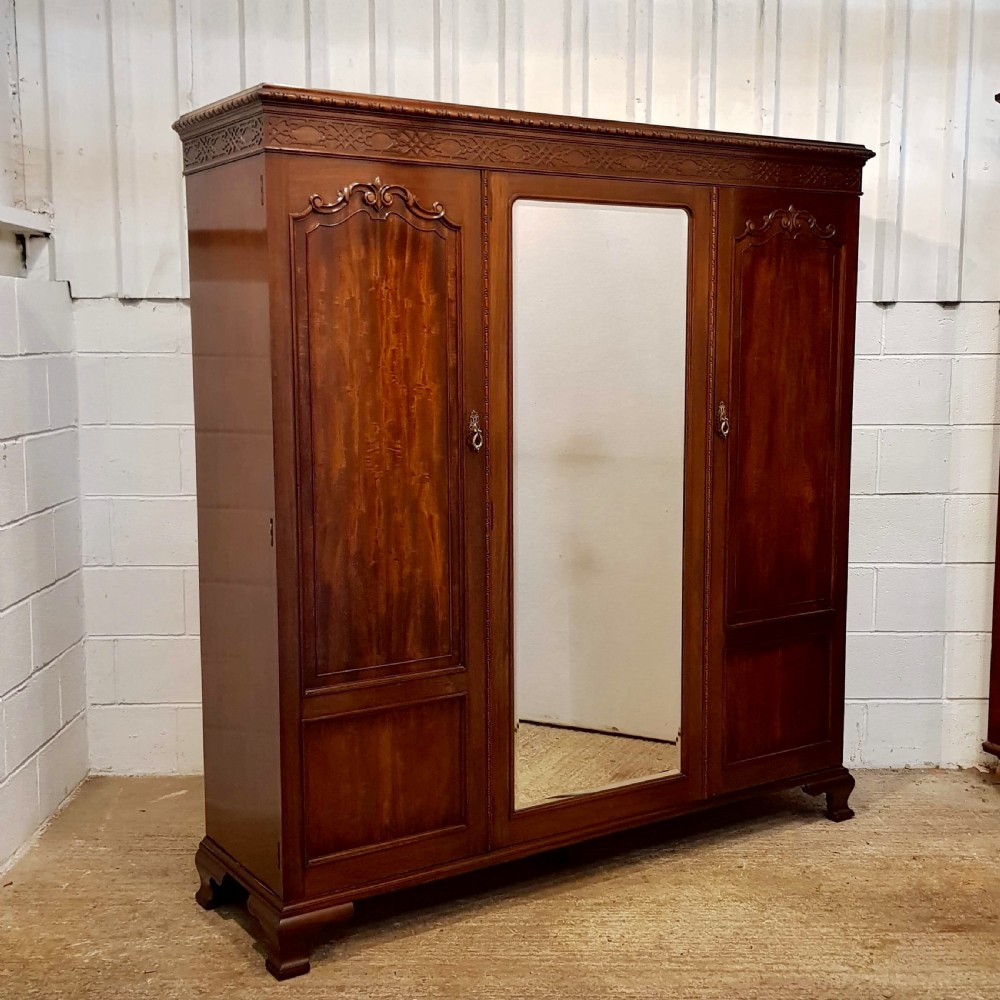ANTIQUE EDWARDIAN CHIPPENDALE MAHOGANY TRIPLE WARDROBE BY WARING & GILLOWS C1900 View III