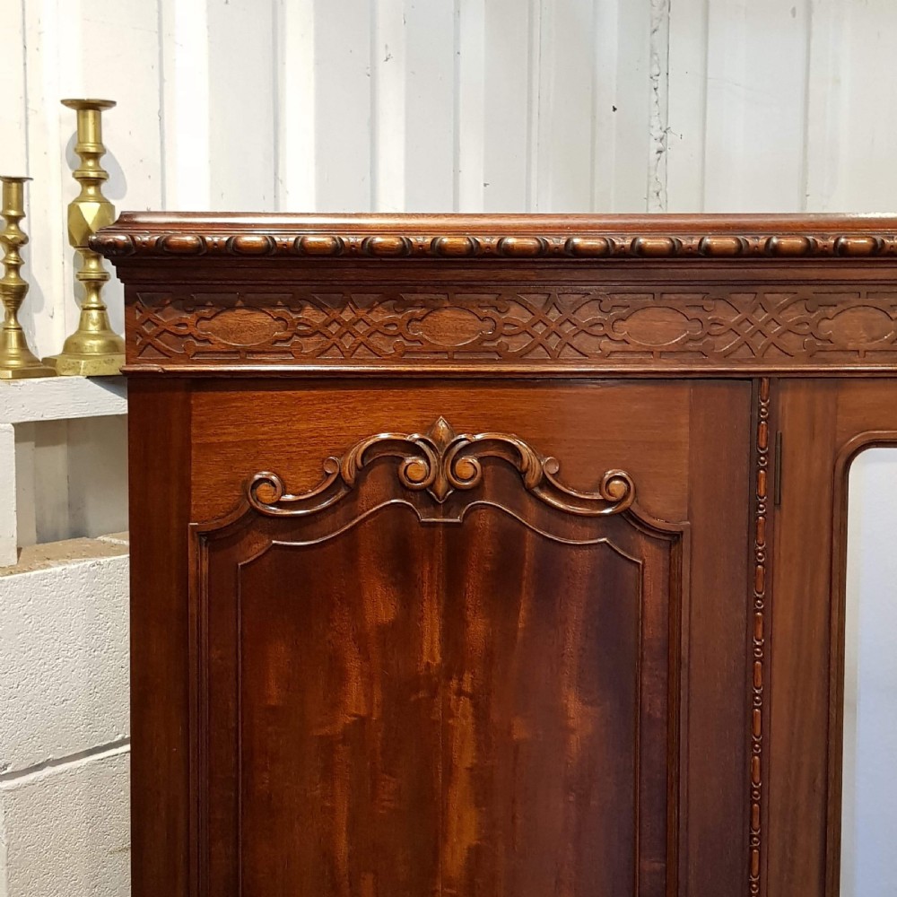 ANTIQUE EDWARDIAN CHIPPENDALE MAHOGANY TRIPLE WARDROBE BY WARING & GILLOWS C1900 View IV