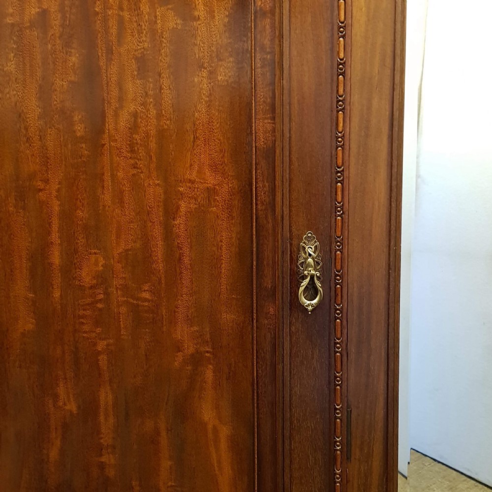 ANTIQUE EDWARDIAN CHIPPENDALE MAHOGANY TRIPLE WARDROBE BY WARING & GILLOWS C1900 View V