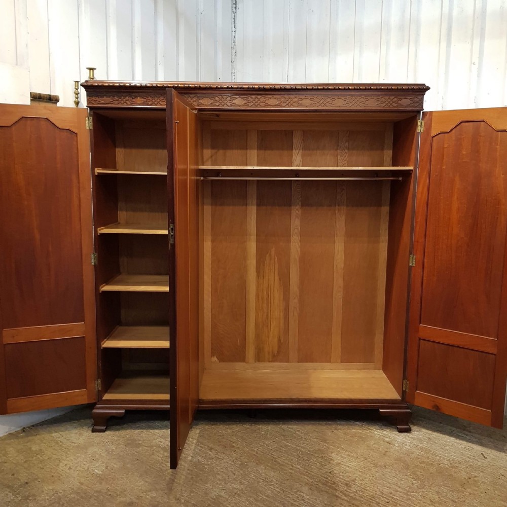 ANTIQUE EDWARDIAN CHIPPENDALE MAHOGANY TRIPLE WARDROBE BY WARING & GILLOWS C1900 View VI