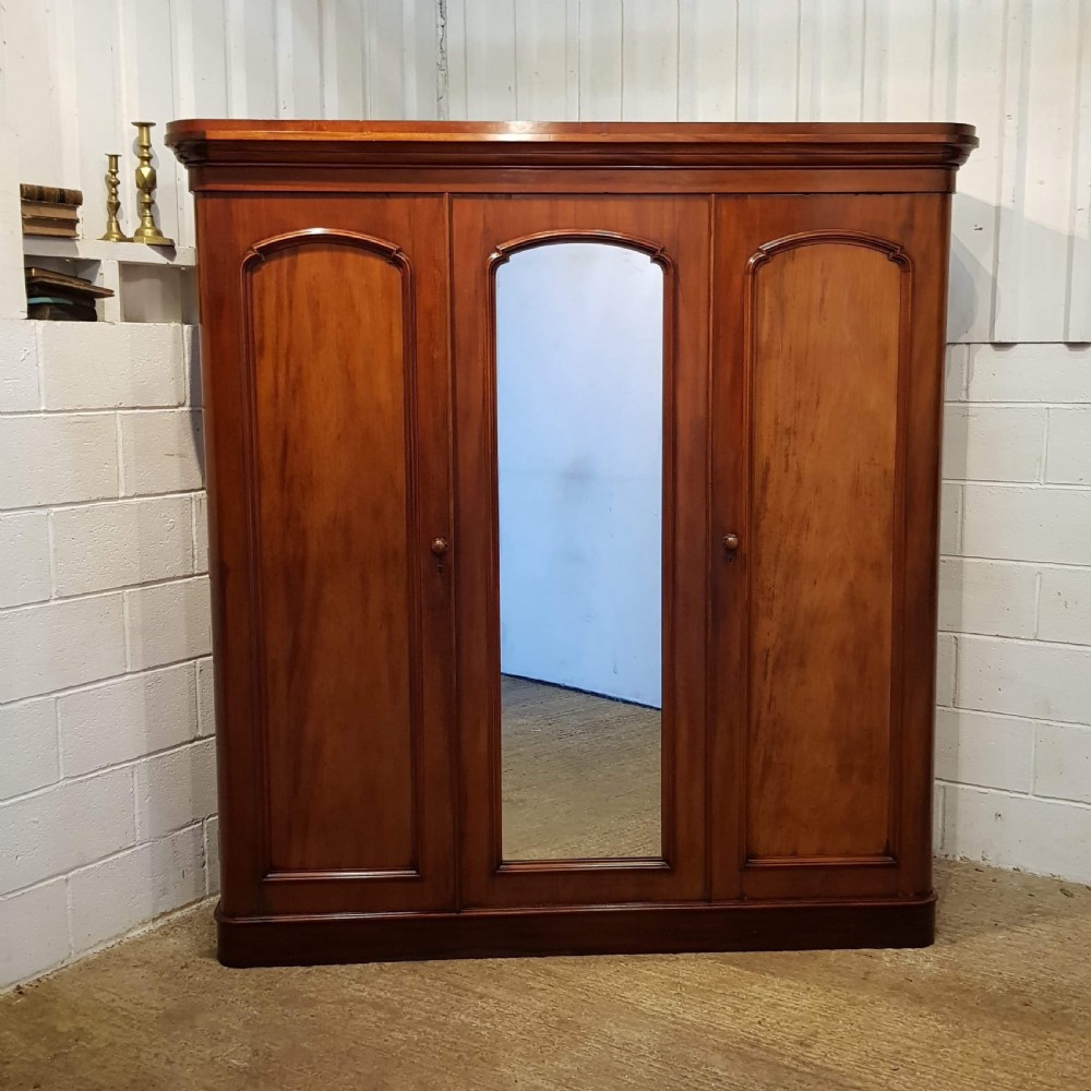 ANTIQUE VICTORIAN MAHOGANY TRIPLE WARDROBE C1880 View V