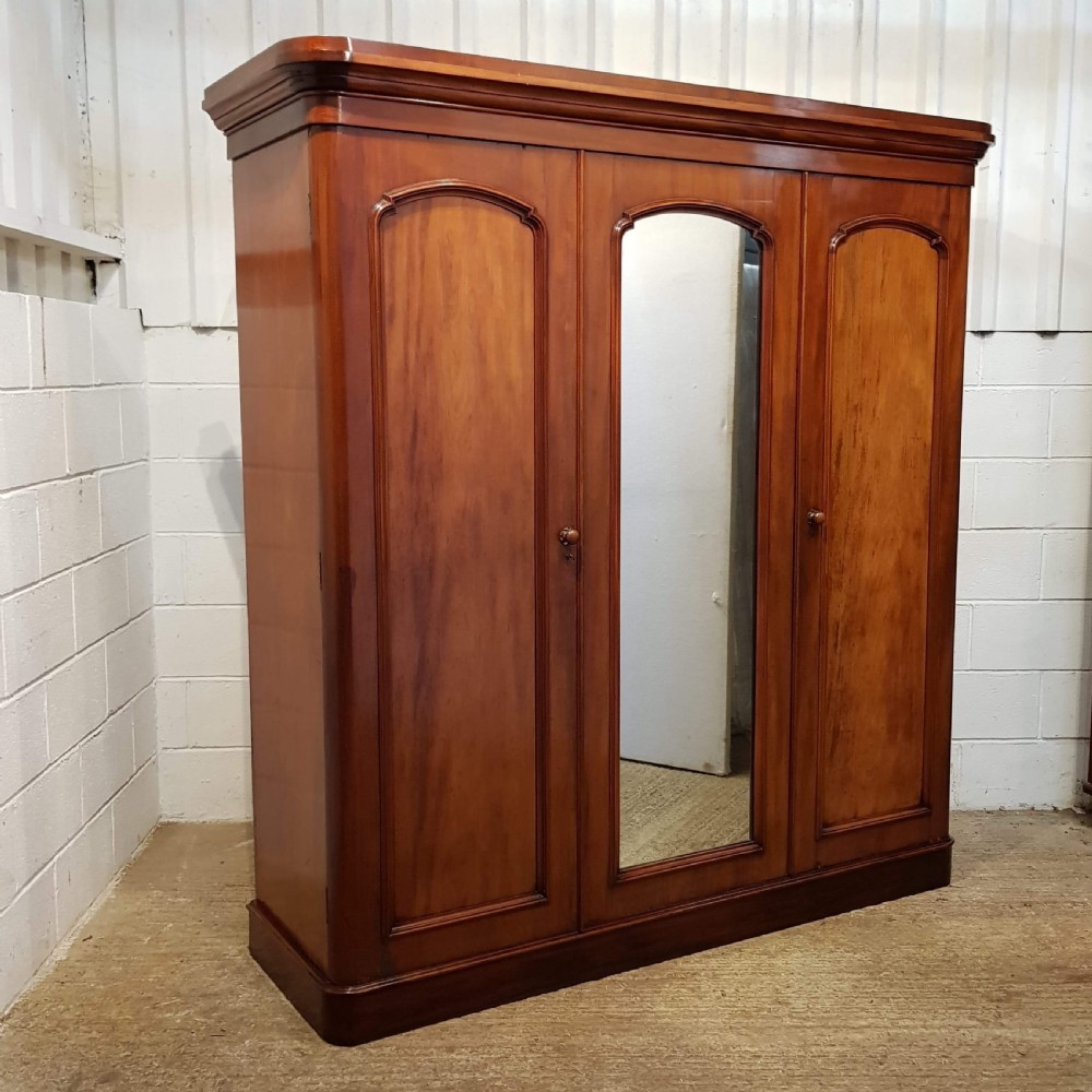 ANTIQUE VICTORIAN MAHOGANY TRIPLE WARDROBE C1880 View VII