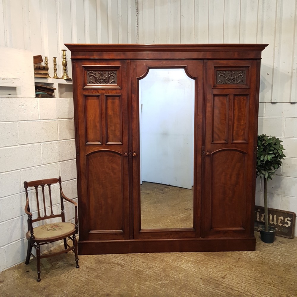 ANTIQUE VICTORIAN MAHOGANY TRIOLE WARDROBE C1880