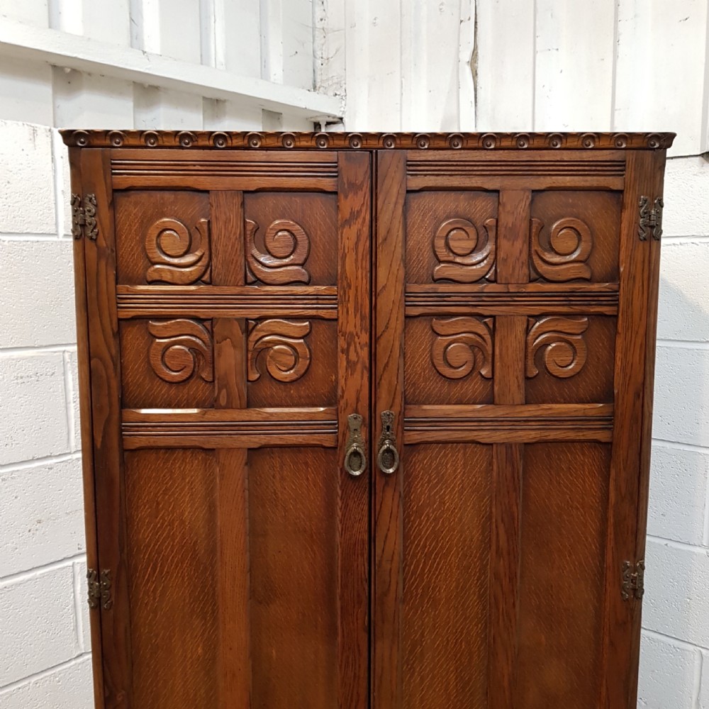 ANTIQUE SMALL CARVED OAK DOUBKE WARDROBE C1920 View III