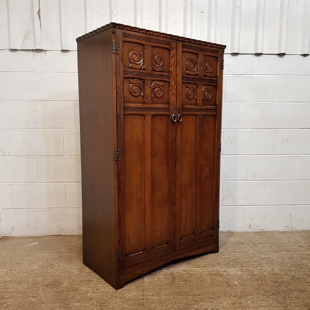 ANTIQUE SMALL CARVED OAK DOUBKE WARDROBE C1920 View VI