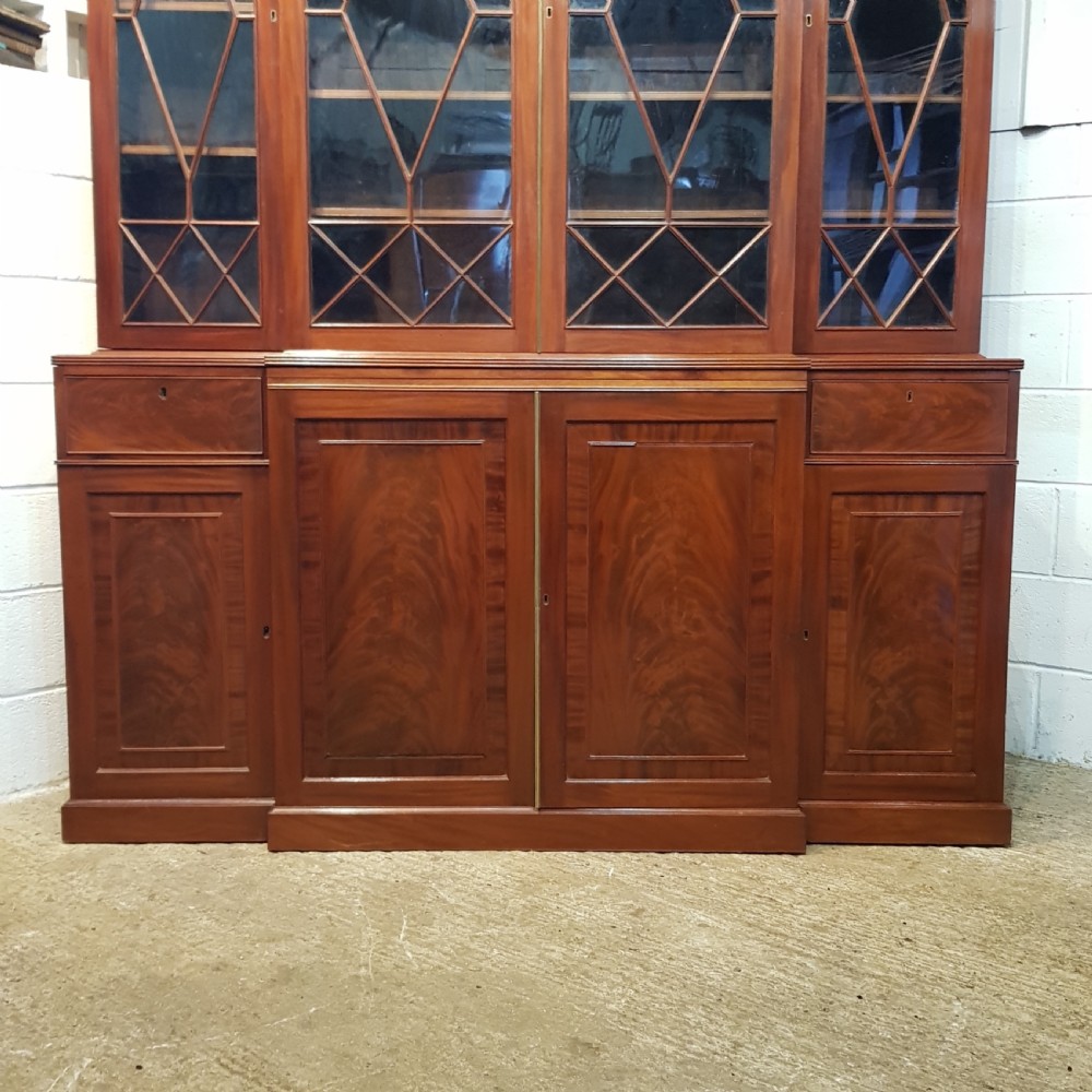 ANTIQUE LATE 18TH CENT.PERIOD MAHOGANY ASTRAGAL GLAZED LARGE BREAKFRONT BOOKCASE C1780 View V