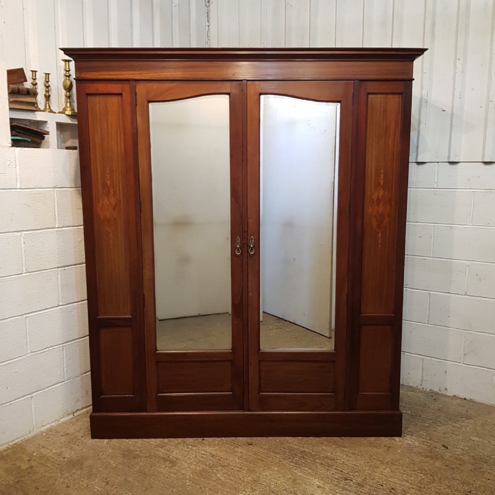 ANTIQUE EDWARDIAN MAHOGANY TRIPLE WARDROBE C1900 View III