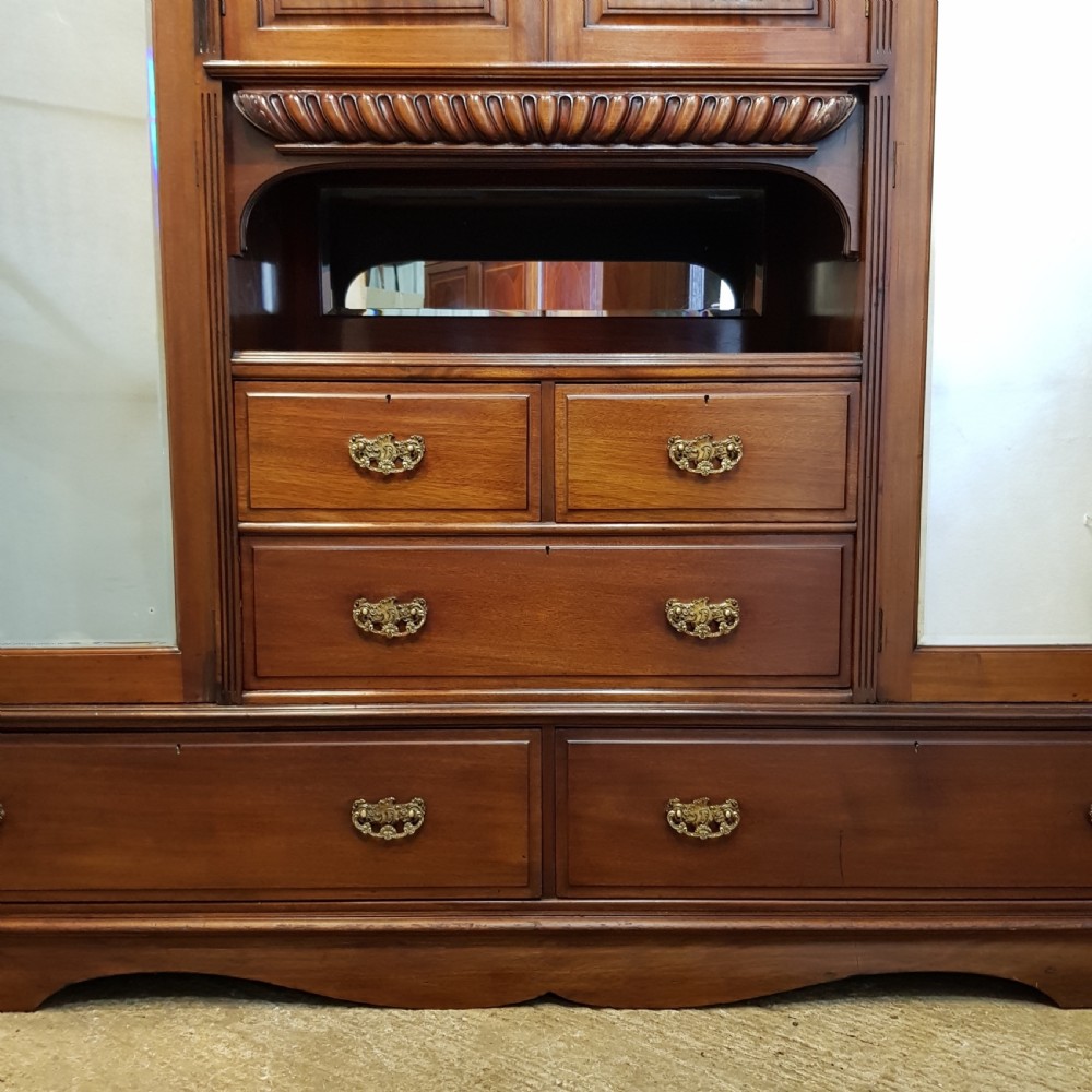 ANTIQUE LARGE ART NOUVEAU MAHOGANY TRIPLE WARDROBE COMPACTUM C1890 View II