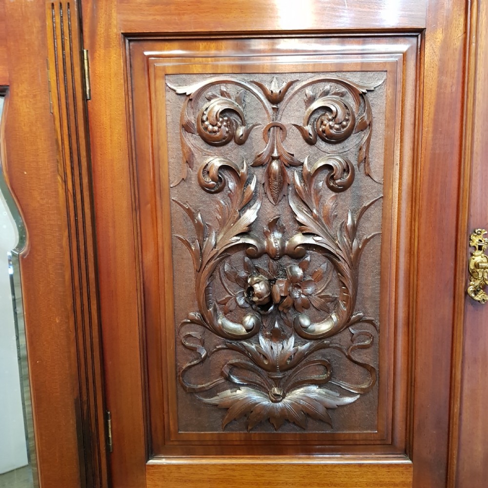 ANTIQUE LARGE ART NOUVEAU MAHOGANY TRIPLE WARDROBE COMPACTUM C1890 View V