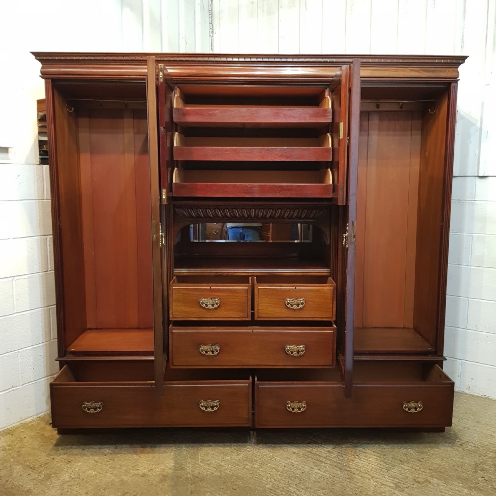 ANTIQUE LARGE ART NOUVEAU MAHOGANY TRIPLE WARDROBE COMPACTUM C1890 View VI