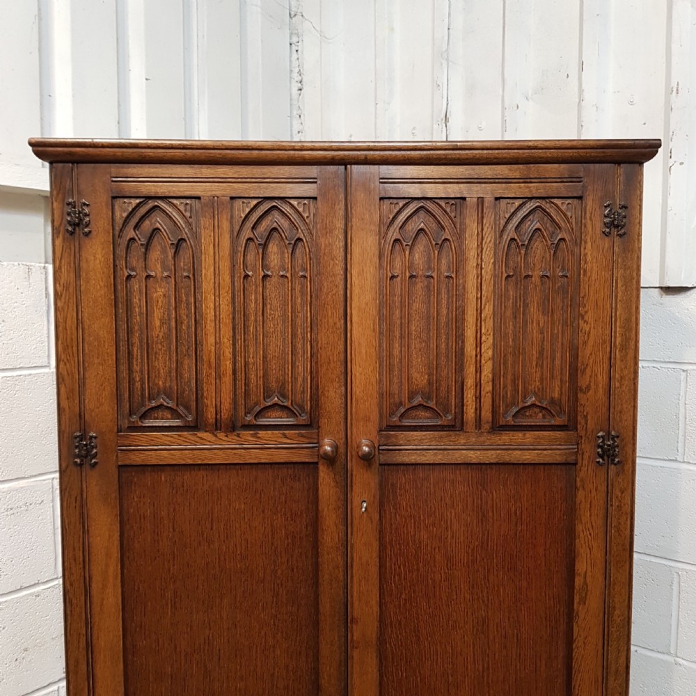 ANTIQUE CARBED OAK SMALL DOUBLE WARDROBE C1920 View III