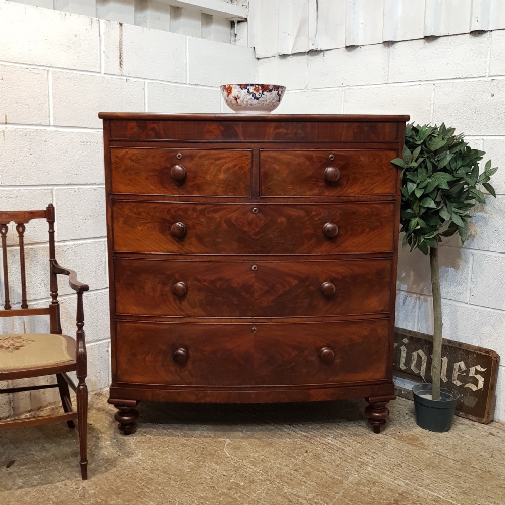 ANTIQUE VICTORIAN FLAMED MAHOGANY BOW FRONT CHEST OF DRAWERS C1880
