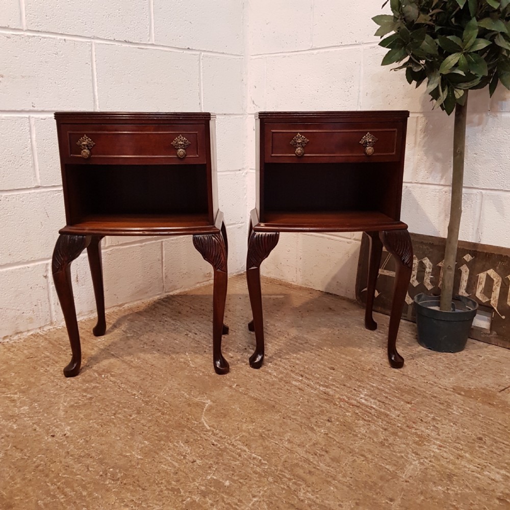 ANTIQUE PAIR MAHOGANY BOW FRONT BEDSIDE TABLES C1920