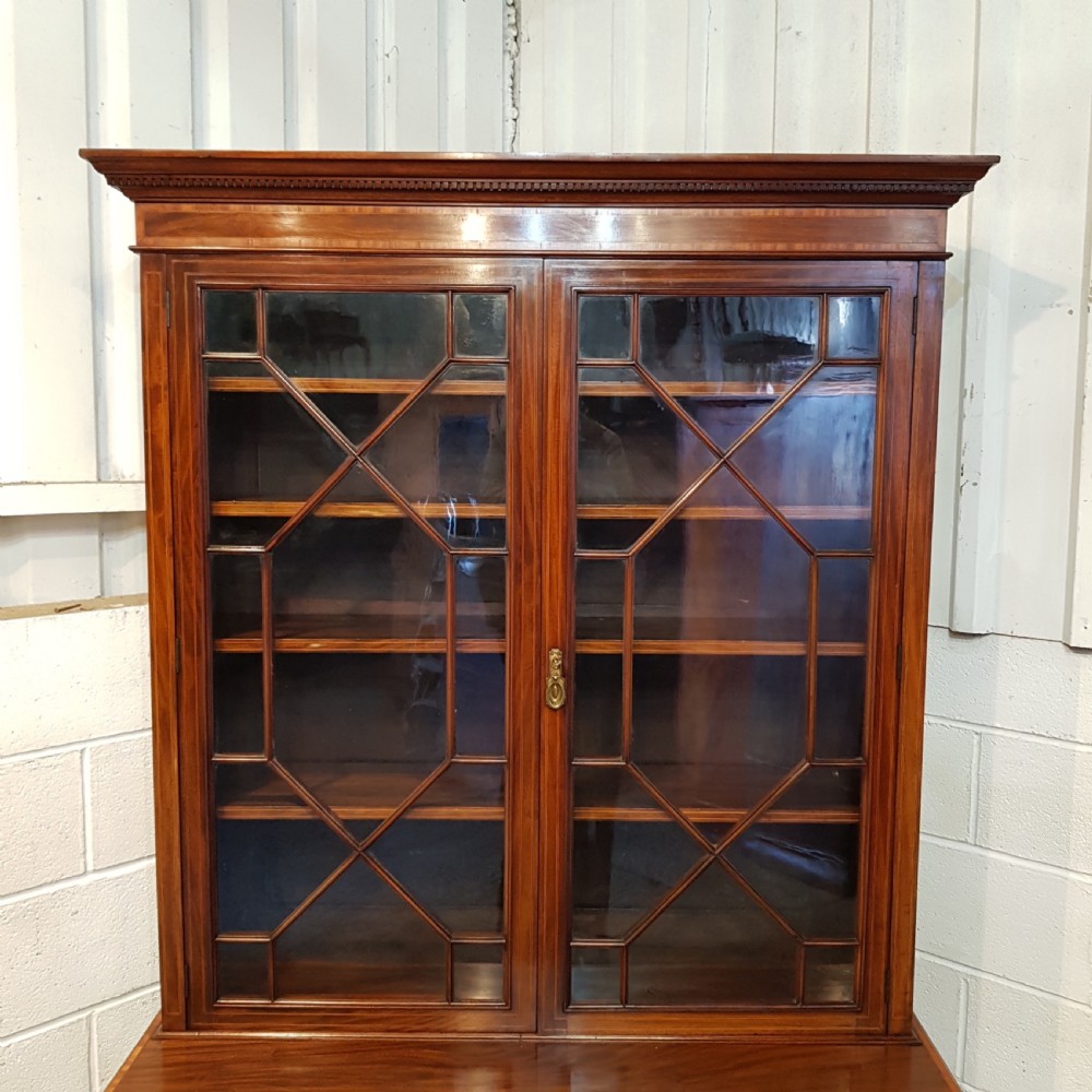 ANTIQUE LATE VICTORIAN REGENCY MAHOGANY ASTRAGAL GLAZED LIBRARY BOOKCASE C1890 View III
