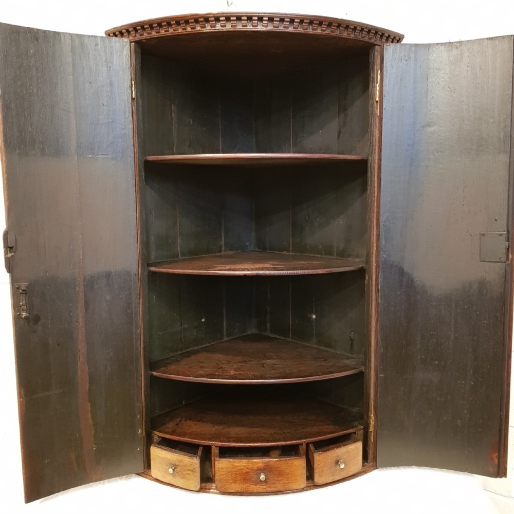 ANTIQUE 18TH CENTURY PERIOD OAK & MAHOGANY BOW FRONT CORNER CABINET C1780 View III