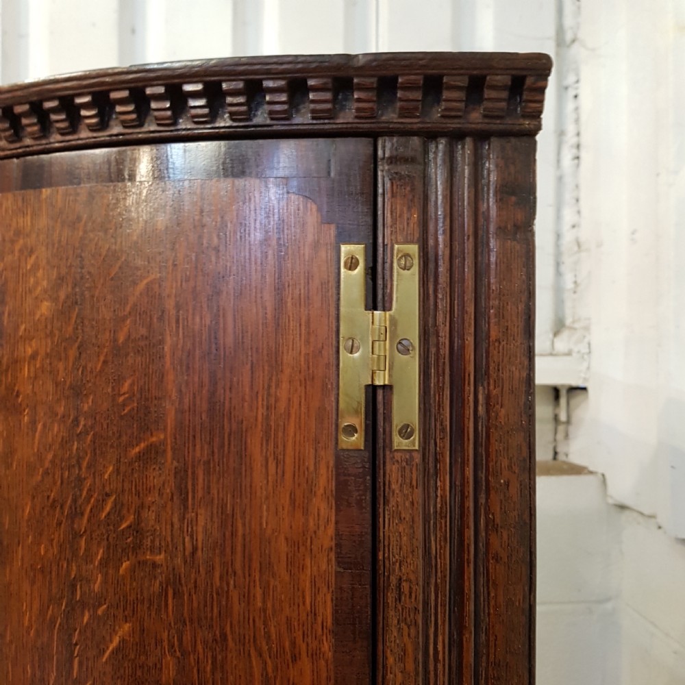 ANTIQUE 18TH CENTURY PERIOD OAK & MAHOGANY BOW FRONT CORNER CABINET C1780 View IV