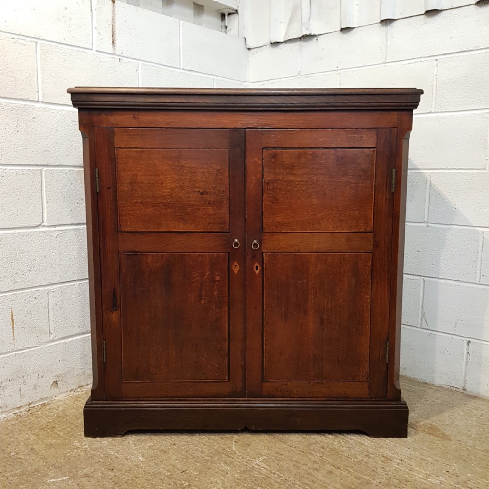 ANTIQUE 18TH CENTURY PERIOD COUNTRY OAK LINEN CUPBOARD C1780 View II