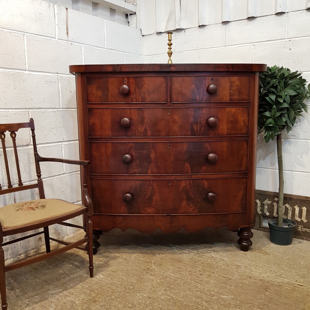 ANTIQUE VICTORIAN FLAMED MAHOGANY BOW FRONT CHEST OF DRAWERS C1880
