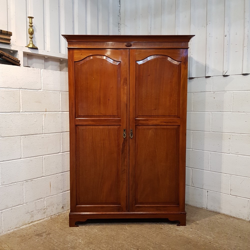 ANTIQUE EDWARDIAN MAHOGANY DOUBKE WARDROBE C1900 View II
