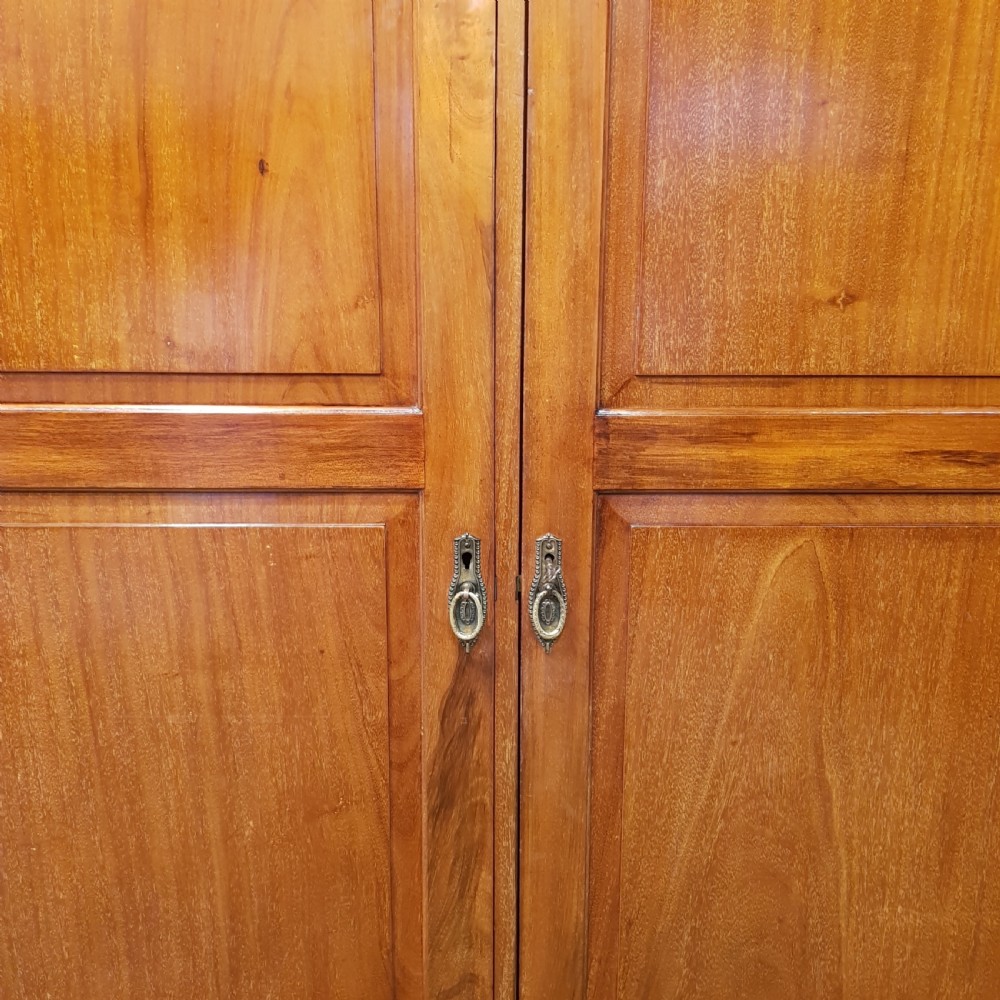 ANTIQUE EDWARDIAN MAHOGANY DOUBKE WARDROBE C1900 View III