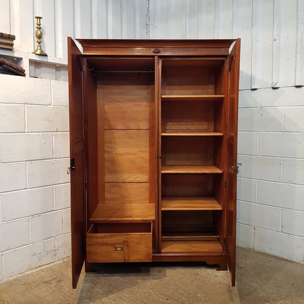 ANTIQUE EDWARDIAN MAHOGANY DOUBKE WARDROBE C1900 View VI