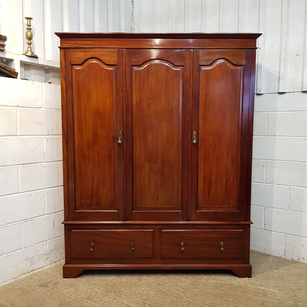 ANTIQUE EDWARDIAN  MAHOGANY TRIPLE WARDROBE C1900 View II