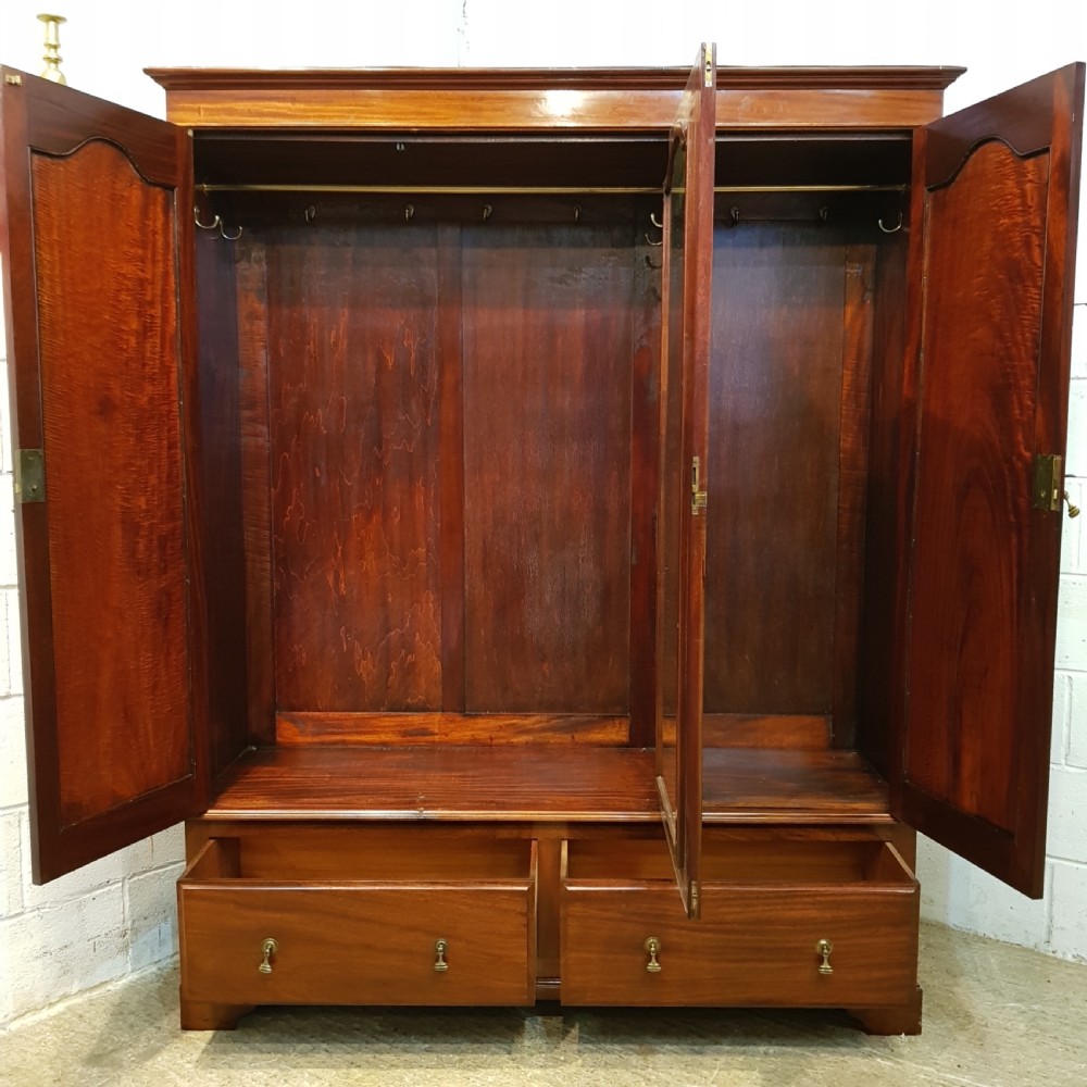 ANTIQUE EDWARDIAN  MAHOGANY TRIPLE WARDROBE C1900 View IV