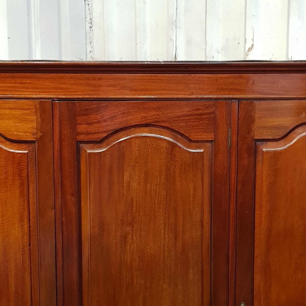 ANTIQUE EDWARDIAN  MAHOGANY TRIPLE WARDROBE C1900 View V