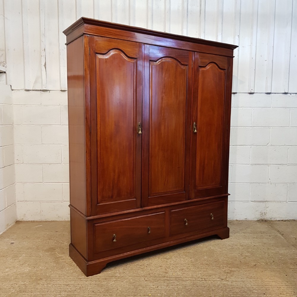 ANTIQUE EDWARDIAN  MAHOGANY TRIPLE WARDROBE C1900 View VI