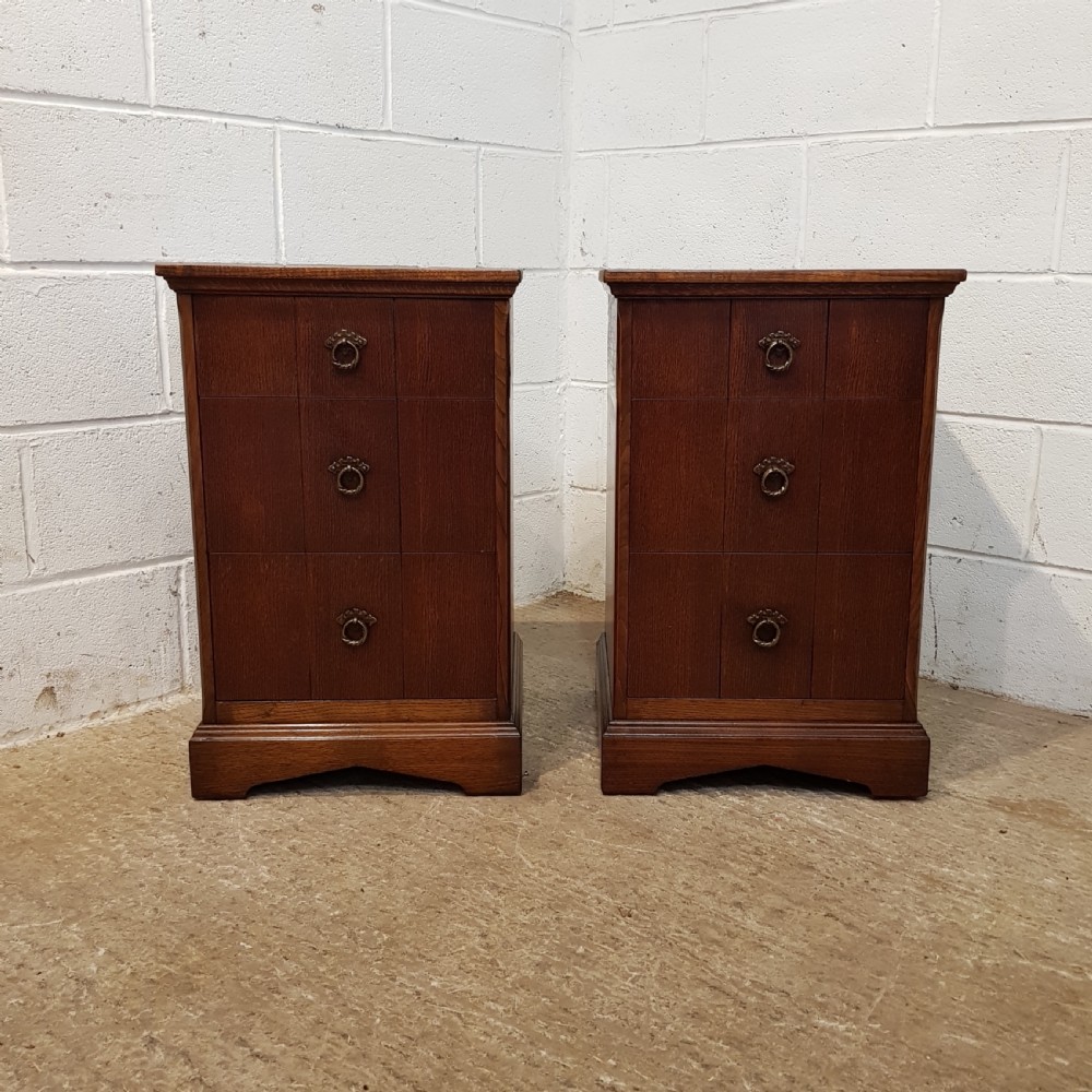 ANTIQUE PAIR OAK BEDSIDE CHESTS OF DRAWERS C1920 View III