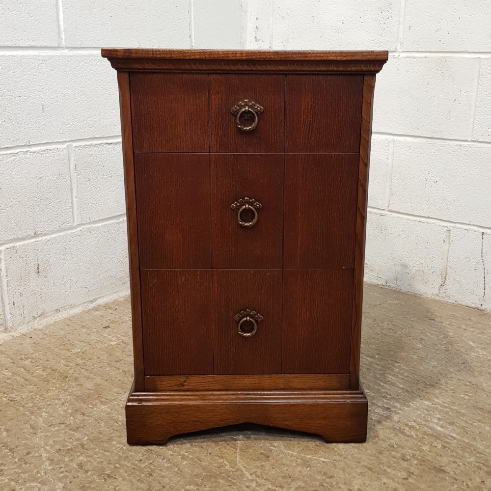 ANTIQUE PAIR OAK BEDSIDE CHESTS OF DRAWERS C1920 View IV