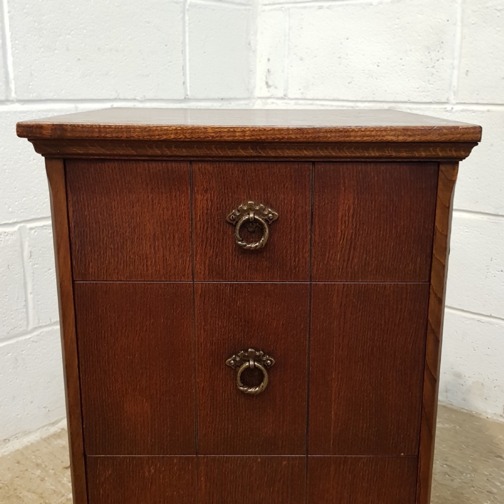 ANTIQUE PAIR OAK BEDSIDE CHESTS OF DRAWERS C1920 View V