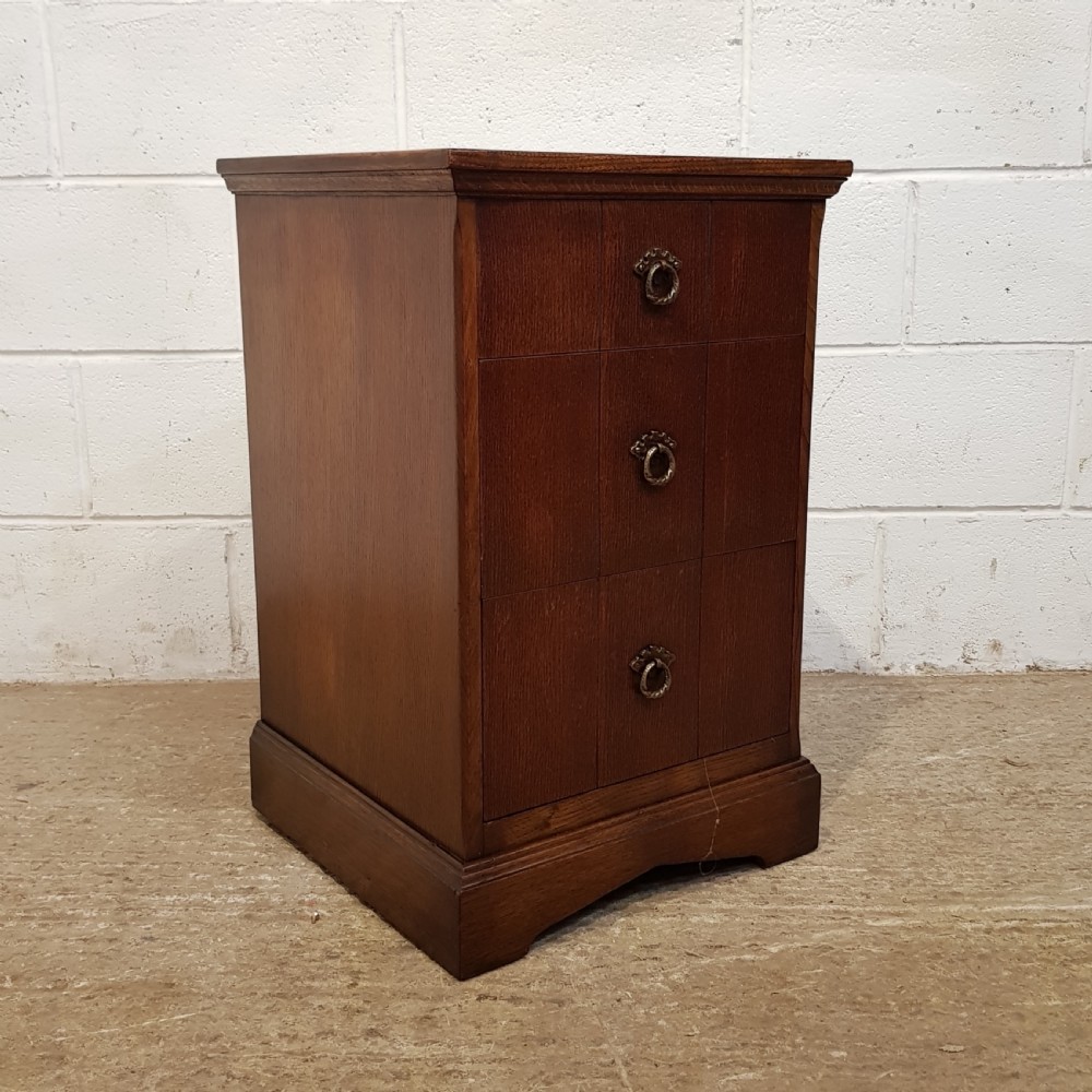 ANTIQUE PAIR OAK BEDSIDE CHESTS OF DRAWERS C1920 View VI