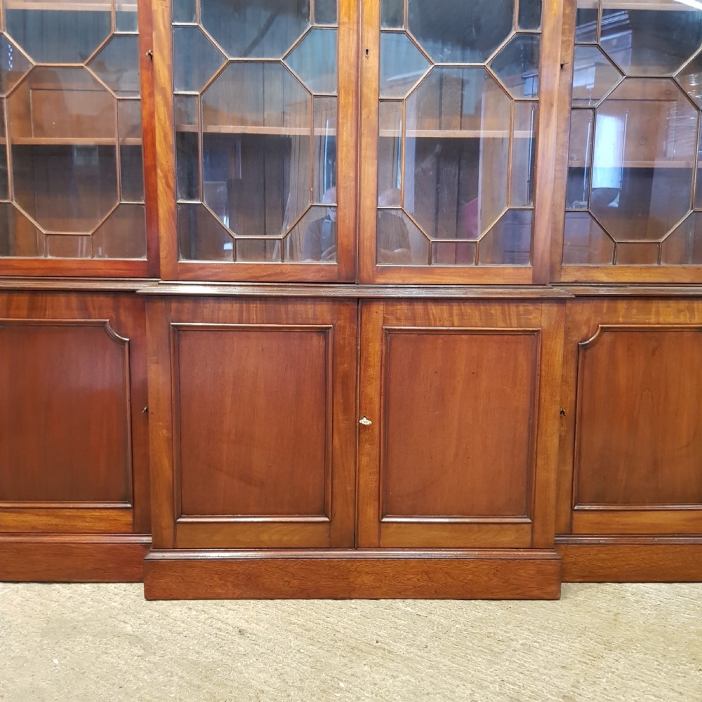 ANTIQUE LARGE EDWARDIAN MAHOGANY ASTRAGAL GLAZED BREAKFRONT BOOKCASE C1900 View V