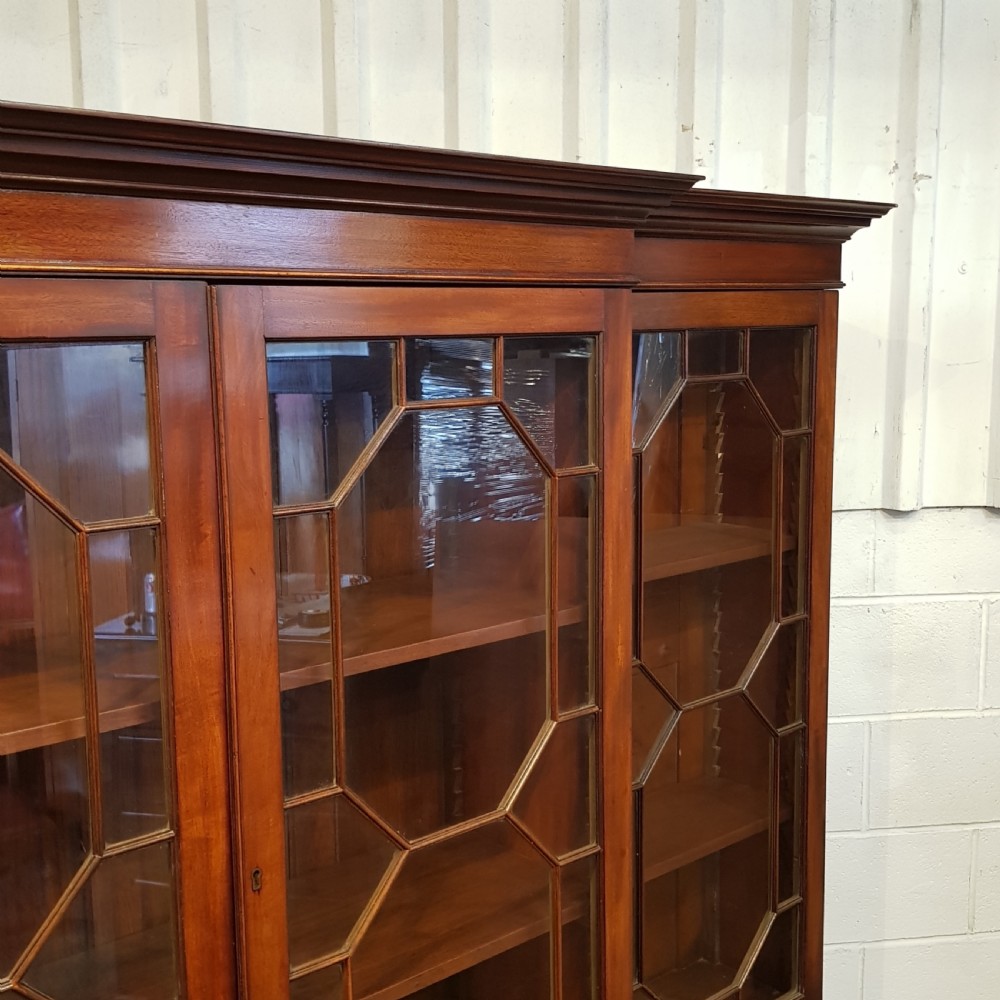 ANTIQUE LARGE EDWARDIAN MAHOGANY ASTRAGAL GLAZED BREAKFRONT BOOKCASE C1900 View VII